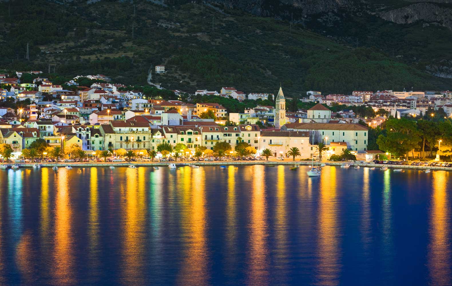 Makarska at night - apartments Makarska riviera