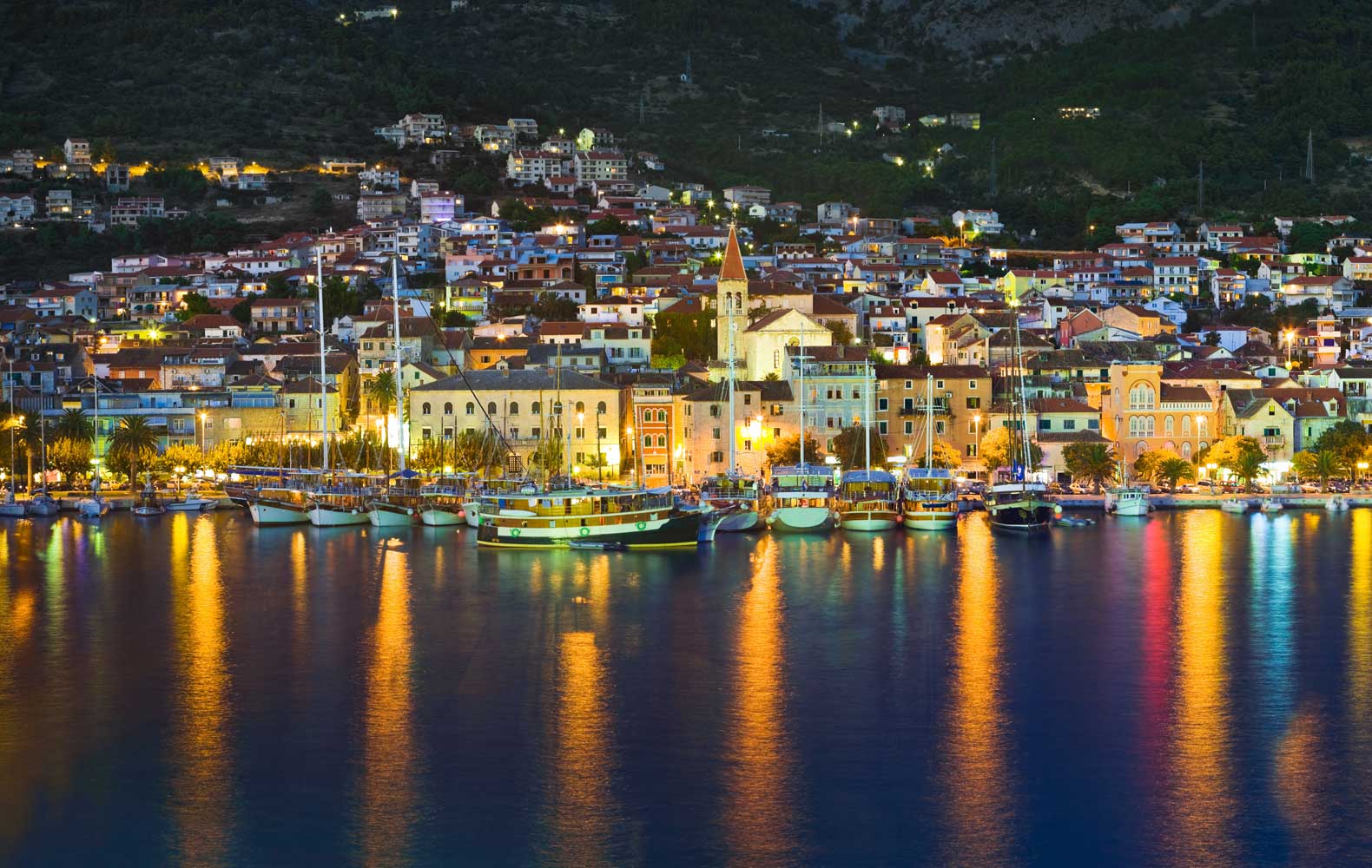 Makarska at night - apartments Makarska riviera